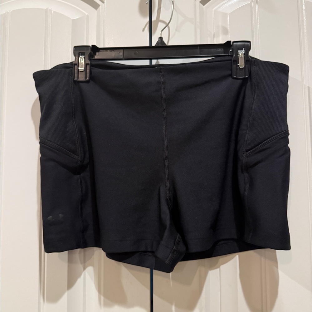 Under Armour Women's Black Shorts-XXL